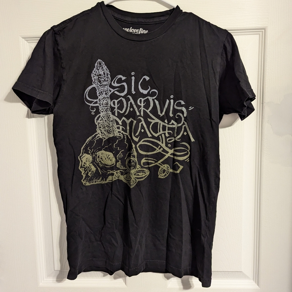 ‼️LAST CALL‼️UNCHARTED - Sic Parvis Magna Tee